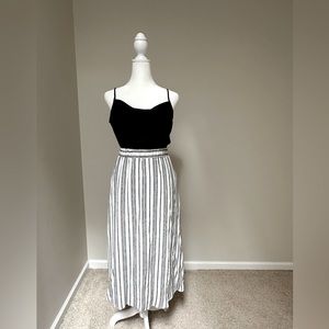 Midi skirt - size M.